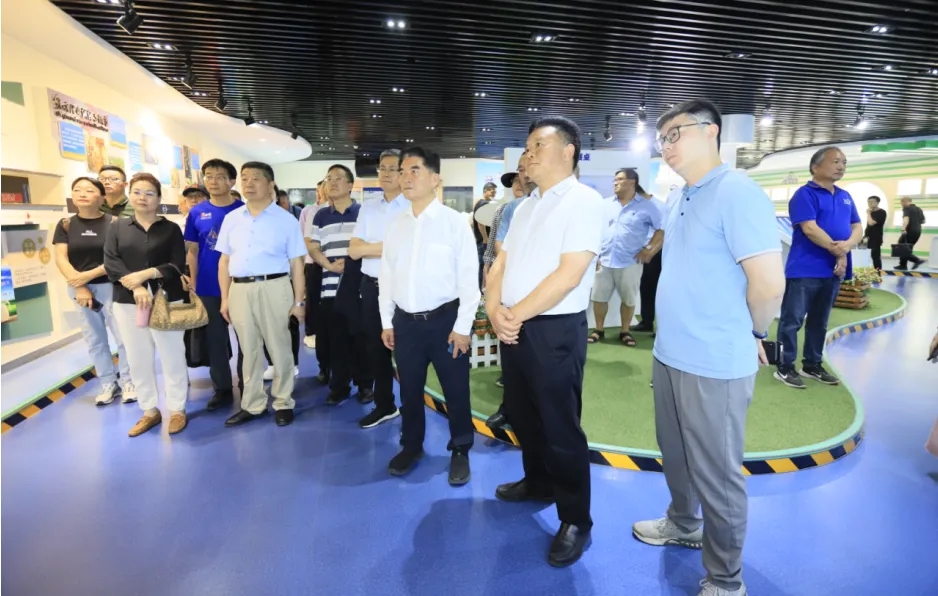 花花牛丨中國人民大學(xué)河南校友會(huì)蒞臨花花牛參觀座談 花花牛丨中國人民大學(xué)河南校友會(huì)蒞臨花花牛參觀座談