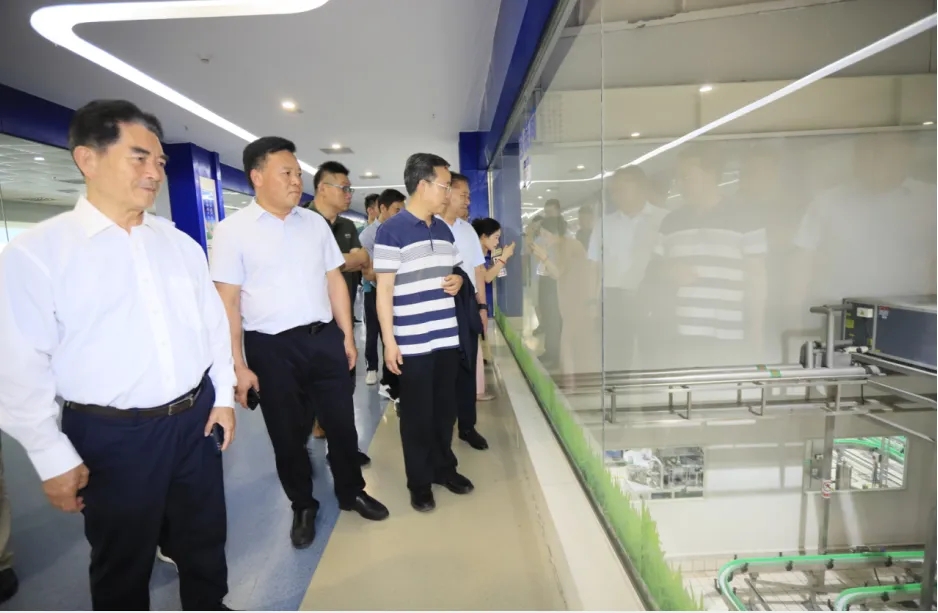 花花牛丨中國人民大學(xué)河南校友會(huì)蒞臨花花牛參觀座談 花花牛丨中國人民大學(xué)河南校友會(huì)蒞臨花花牛參觀座談