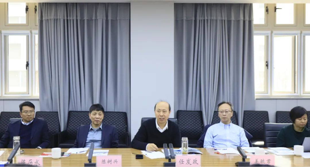 花花牛乳業(yè)集團黨委書記、董事長唐洪峰一行赴中原食品實驗室同中國工程院院士、中原食品實驗室主任任發(fā)政座談交流