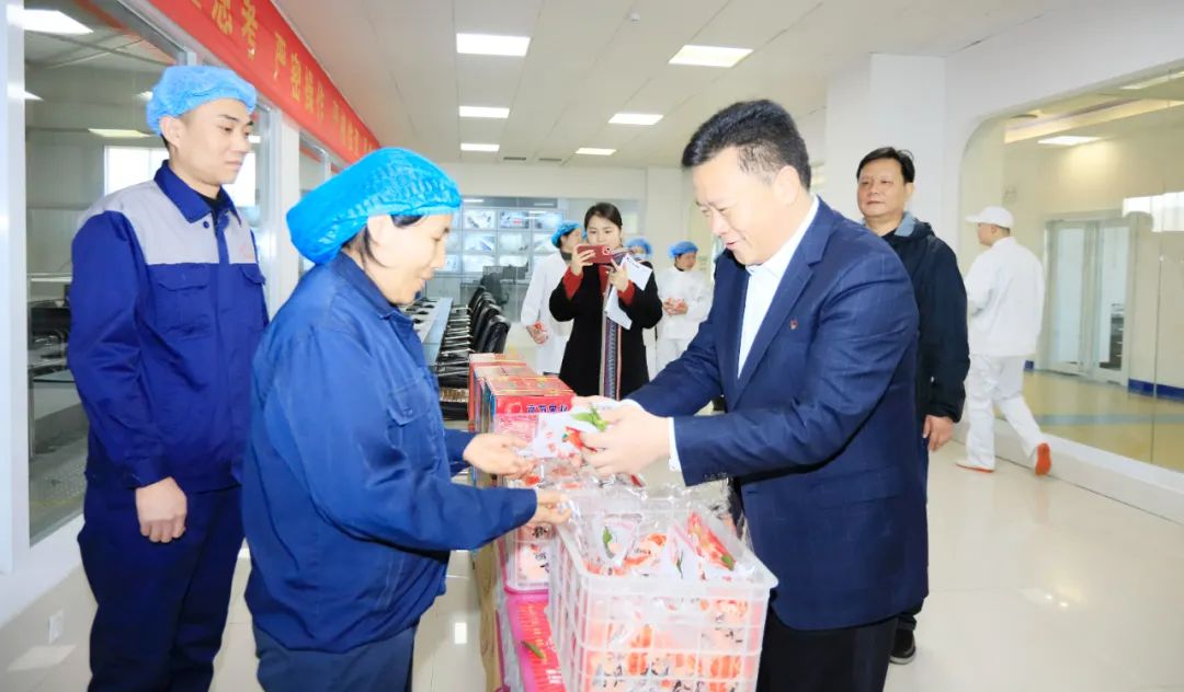 新春慰問(wèn)送關(guān)懷——集團(tuán)黨委書(shū)記、董事長(zhǎng)慰問(wèn)春節(jié)期間堅(jiān)守崗位的一線職工