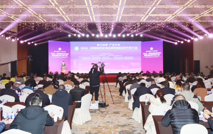 河南奶業(yè)發(fā)展啟航新征程——花花牛乳業(yè)集團黨委書記、董事長唐洪峰當(dāng)選河南省奶業(yè)協(xié)會會長