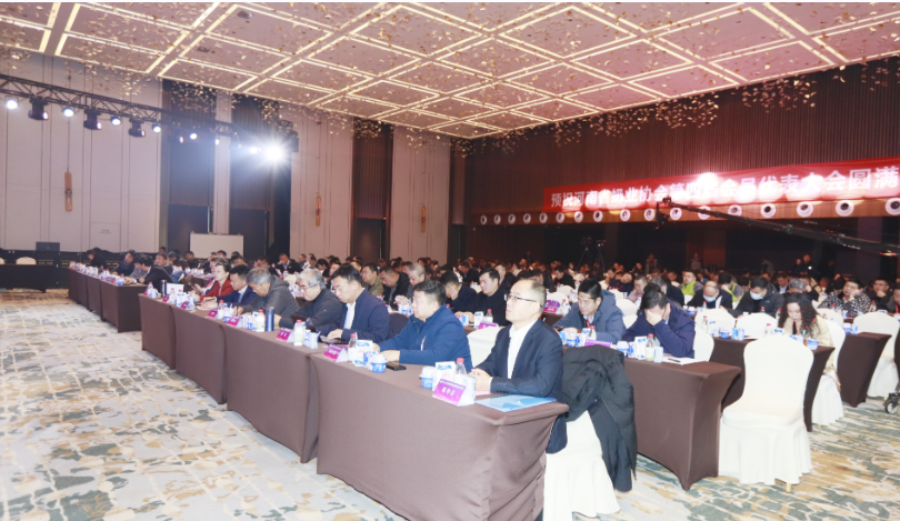 河南奶業(yè)發(fā)展啟航新征程——花花牛乳業(yè)集團黨委書記、董事長唐洪峰當(dāng)選河南省奶業(yè)協(xié)會會長