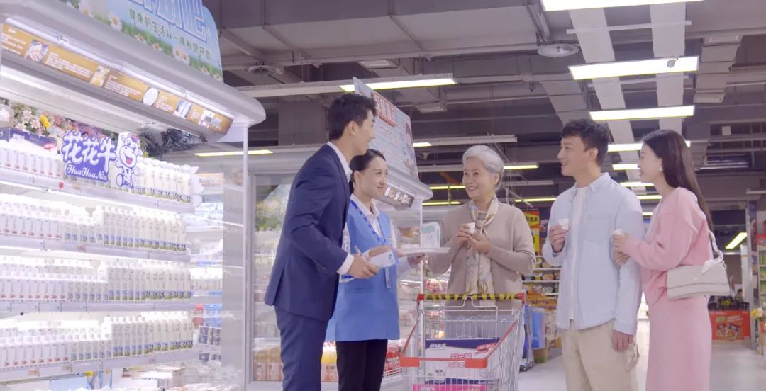 點(diǎn)贊！河南日報要聞02版——報道花花牛乳業(yè)集團(tuán)鄭州分公司乳制品生產(chǎn)場景，彰顯花花牛乳業(yè)集團(tuán)發(fā)展新活力