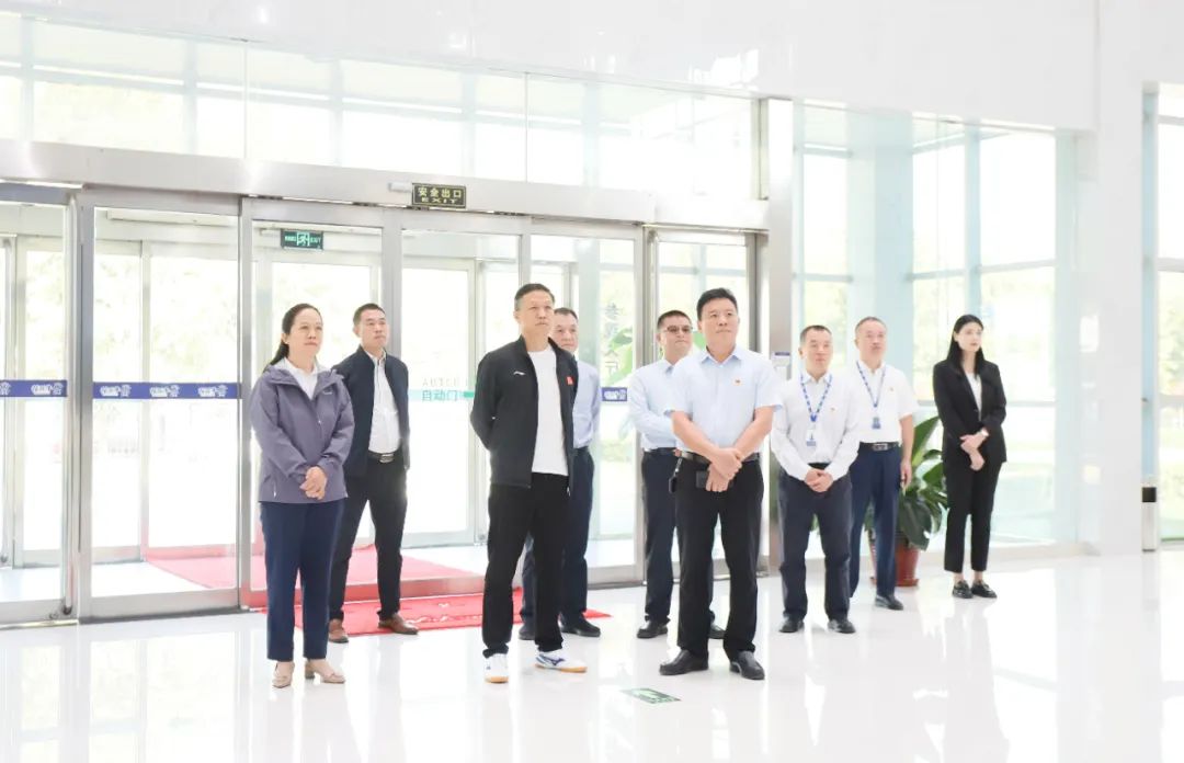 快樂過“雙節(jié)”，安全不放假｜河南農(nóng)投集團黨委書記、董事長李曉寰一行蒞臨花花牛乳業(yè)集團開展“雙節(jié)”安全生產(chǎn)大檢查活動并慰問一線職工、