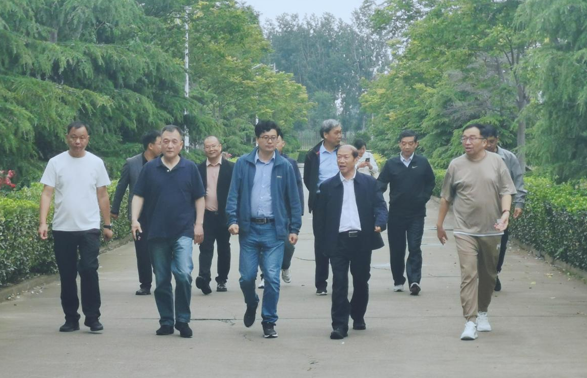 花花牛丨河南農(nóng)業(yè)大學(xué)黨委副書記、校長(zhǎng)介曉磊一行蒞臨花花牛河南瑞亞參觀調(diào)研