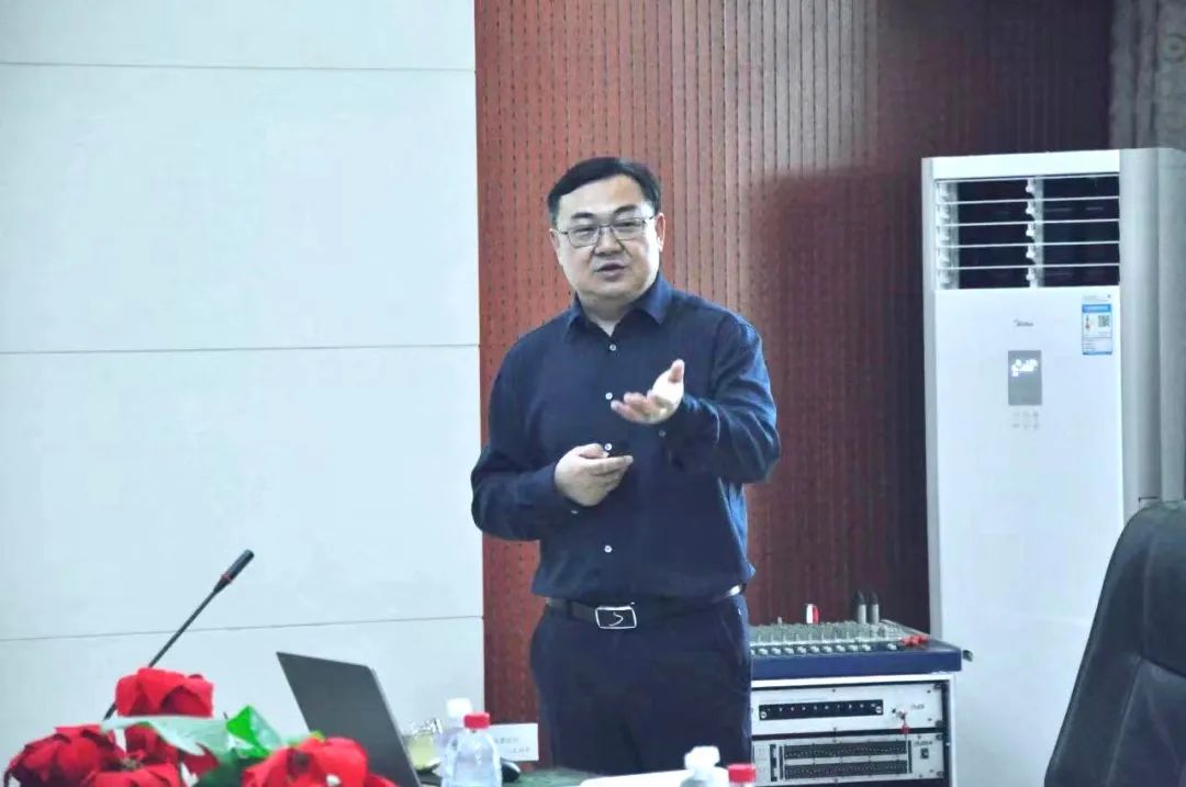 花花牛丨國家奶牛產(chǎn)業(yè)技術(shù)體系首席科學(xué)家、中國農(nóng)業(yè)大學(xué)教授李勝利一行蒞臨花花牛魯山瑞亞參觀調(diào)研