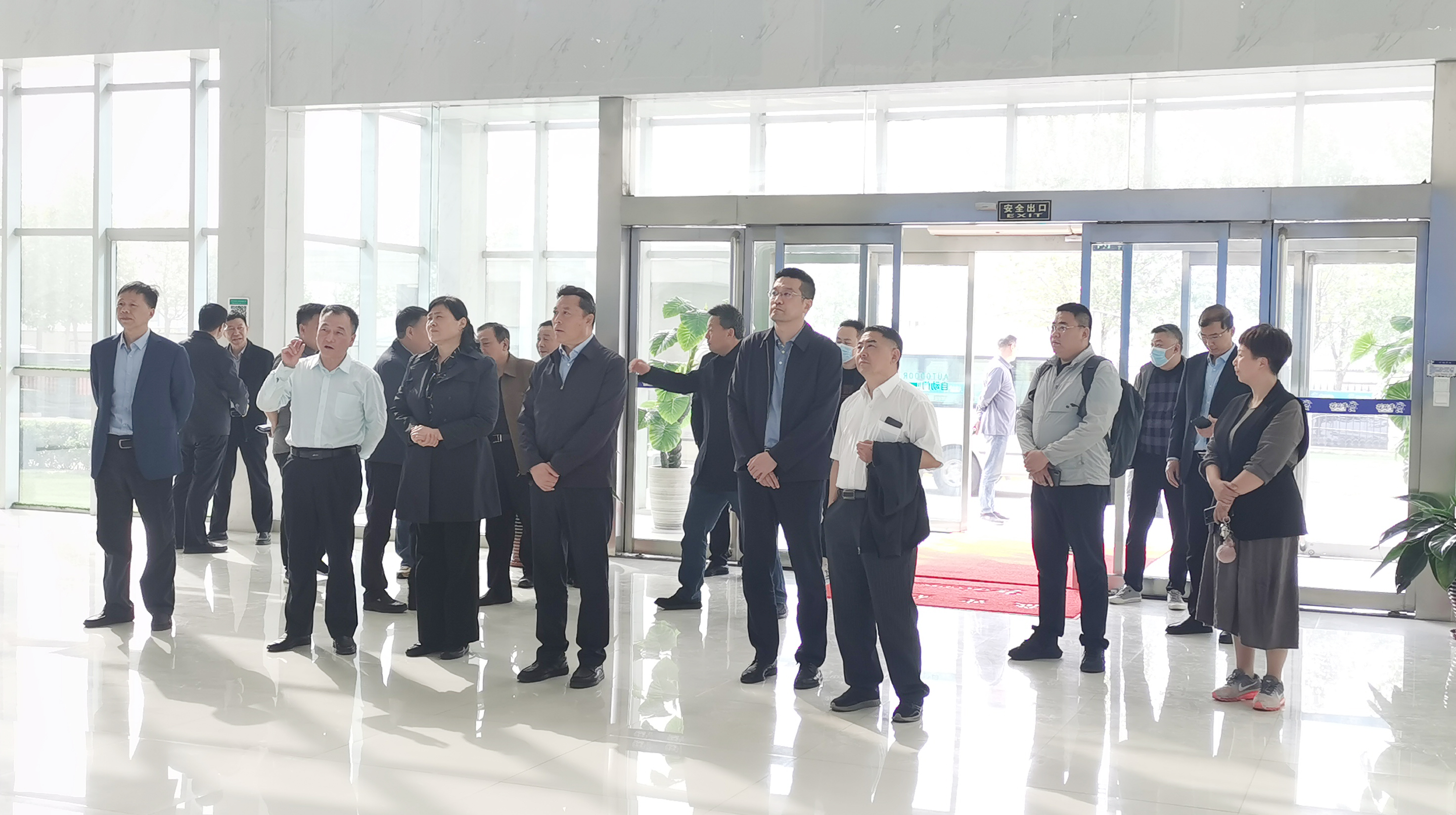 花花牛丨沈陽市人大常委會副主任曹鵬一行蒞臨花花?？疾熳? style=