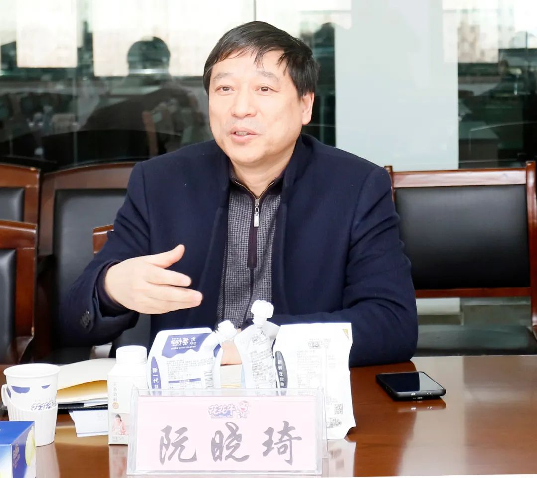 花花牛丨東北農(nóng)大食品學(xué)院院長、中原食品實驗室首席科學(xué)家姜毓君教授蒞臨花花牛乳業(yè)集團調(diào)研