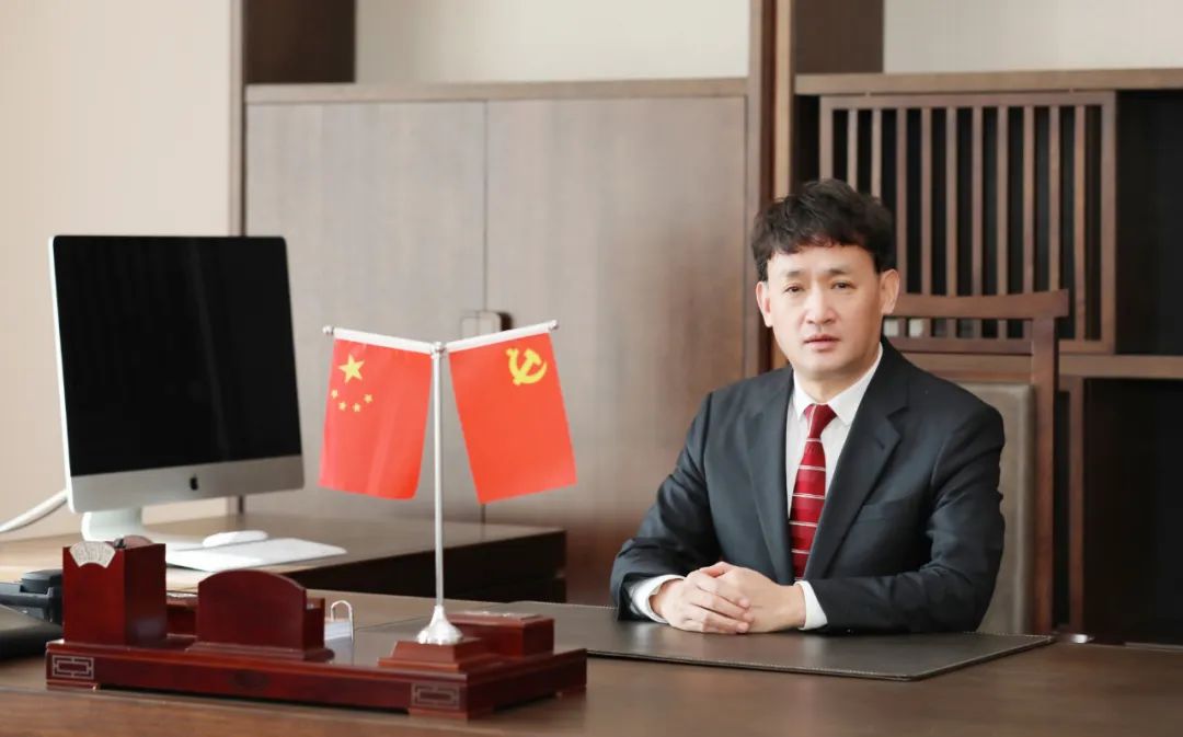 雙雙獲獎 喜事連連｜ 花花牛乳業(yè)集團榮獲“河南省知名品牌”獎，董事長關(guān)曉彥榮膺“2022年度品牌人物”