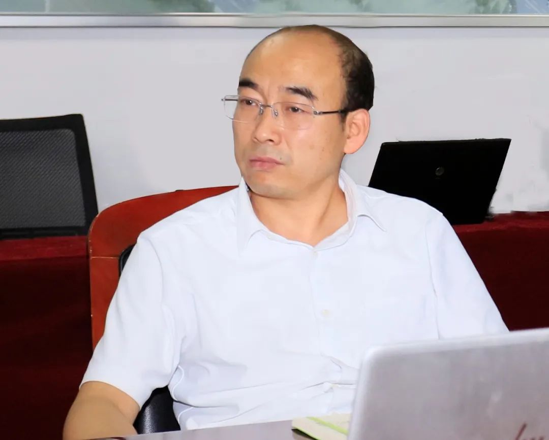 花花牛乳業(yè)集團(tuán)召開10月份營(yíng)銷工作會(huì)議 花花牛乳業(yè)集團(tuán)召開10月份營(yíng)銷工作會(huì)議