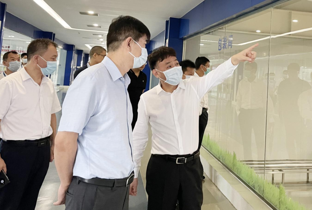 快訊丨河南省人民政府國有資產(chǎn)監(jiān)督管理委員會(huì)副主任劉銀志蒞臨花花牛乳業(yè)集團(tuán)參觀座談 快訊丨河南省人民政府國有資產(chǎn)監(jiān)督管理委員會(huì)副主任劉銀志蒞臨花花牛乳業(yè)集團(tuán)參觀座談