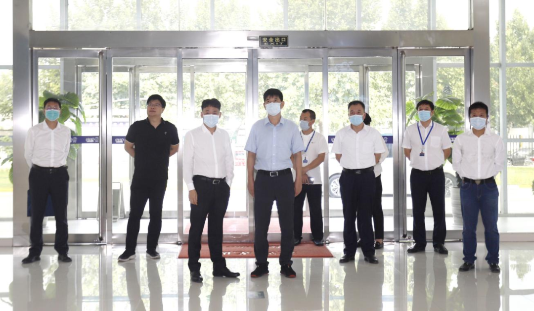 快訊丨河南省人民政府國有資產(chǎn)監(jiān)督管理委員會(huì)副主任劉銀志蒞臨花花牛乳業(yè)集團(tuán)參觀座談 快訊丨河南省人民政府國有資產(chǎn)監(jiān)督管理委員會(huì)副主任劉銀志蒞臨花花牛乳業(yè)集團(tuán)參觀座談