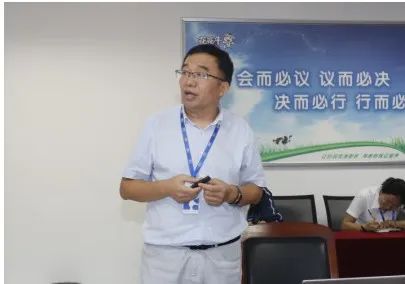 繼往開來 · 再創(chuàng)輝煌 | 花花牛乳業(yè)集團(tuán)召開9月營銷、養(yǎng)殖及飼料月度經(jīng)營工作會議