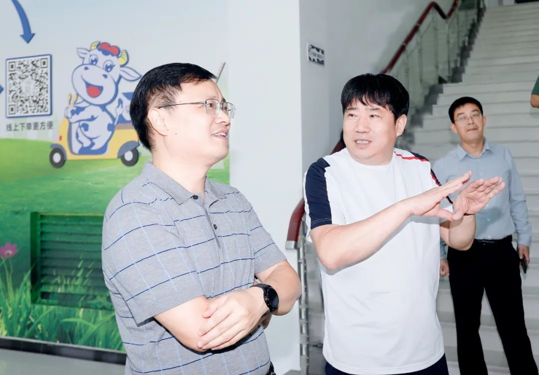 快訊|社旗縣人民政府縣長關文波一行蒞臨花花牛乳業(yè)集團參觀考察 快訊|社旗縣人民政府縣長關文波一行蒞臨花花牛乳業(yè)集團參觀考察
