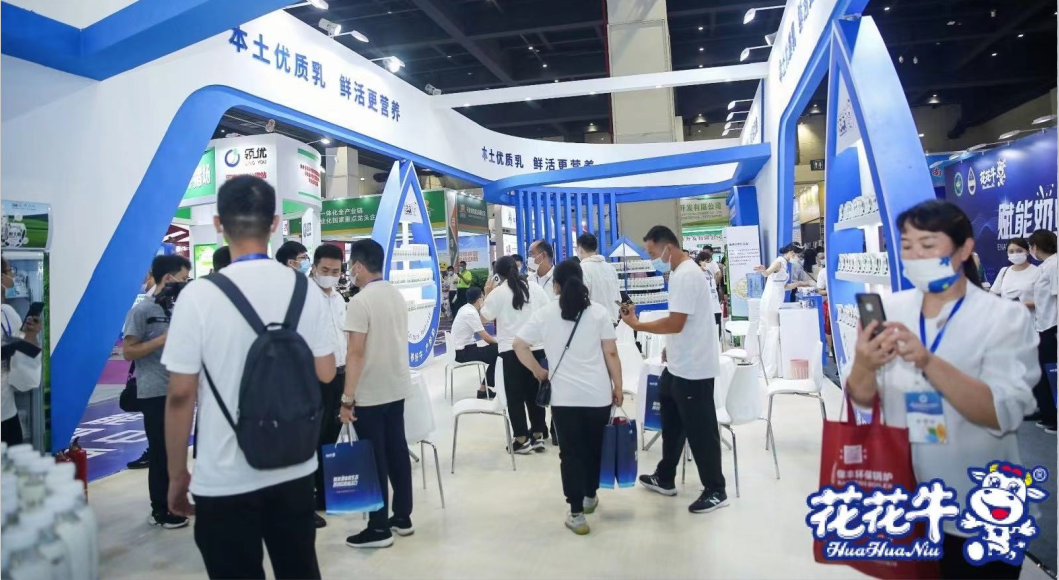花花牛 | 第34屆中原畜牧業(yè)交易博覽會(huì)開幕河南省人民政府副省長武國定蒞臨花花牛展臺(tái)參觀