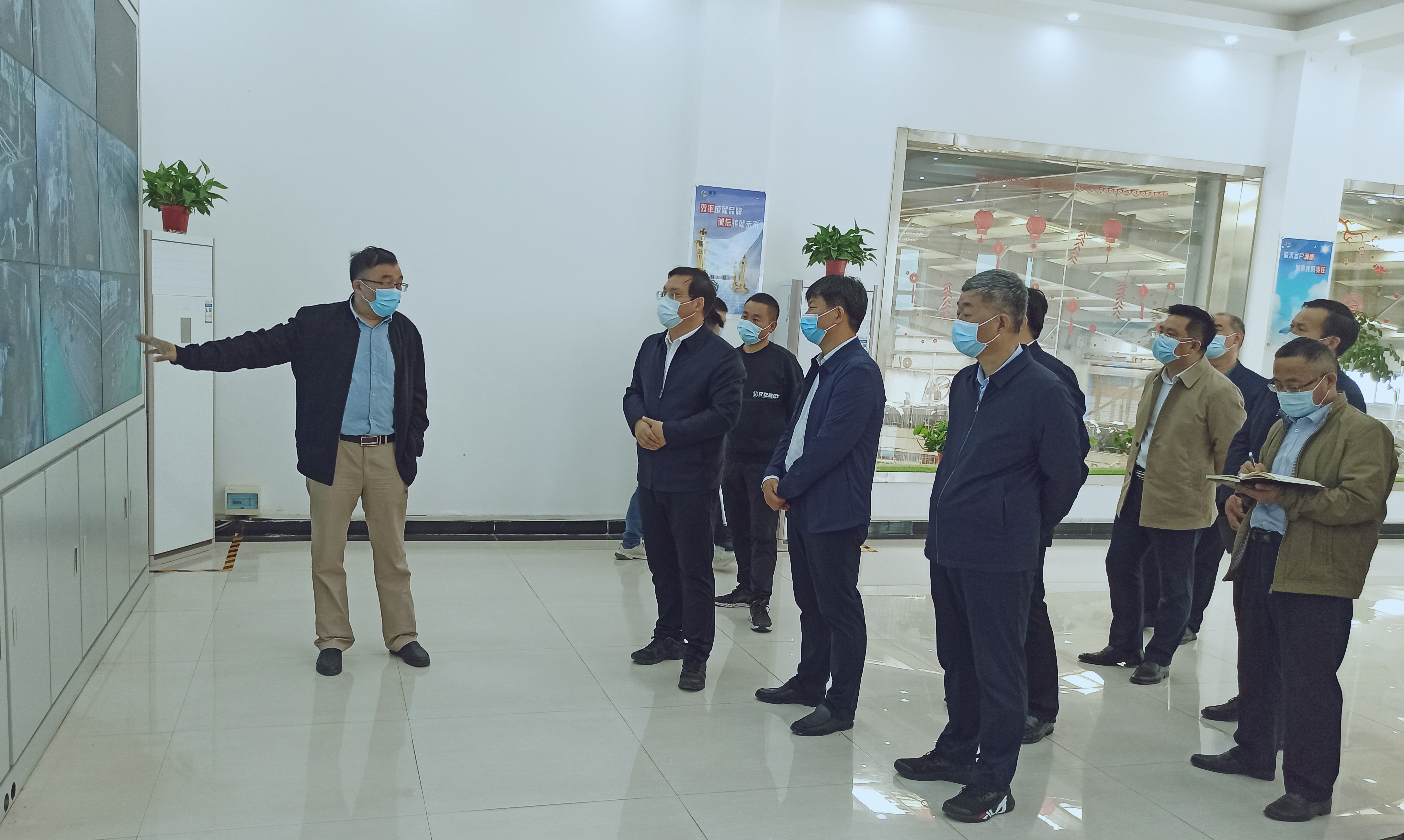 駐馬店市委副書(shū)記、市長(zhǎng)李躍勇一行 蒞臨花花牛乳業(yè)集團(tuán)新蔡豫信瑞亞牧場(chǎng)調(diào)研