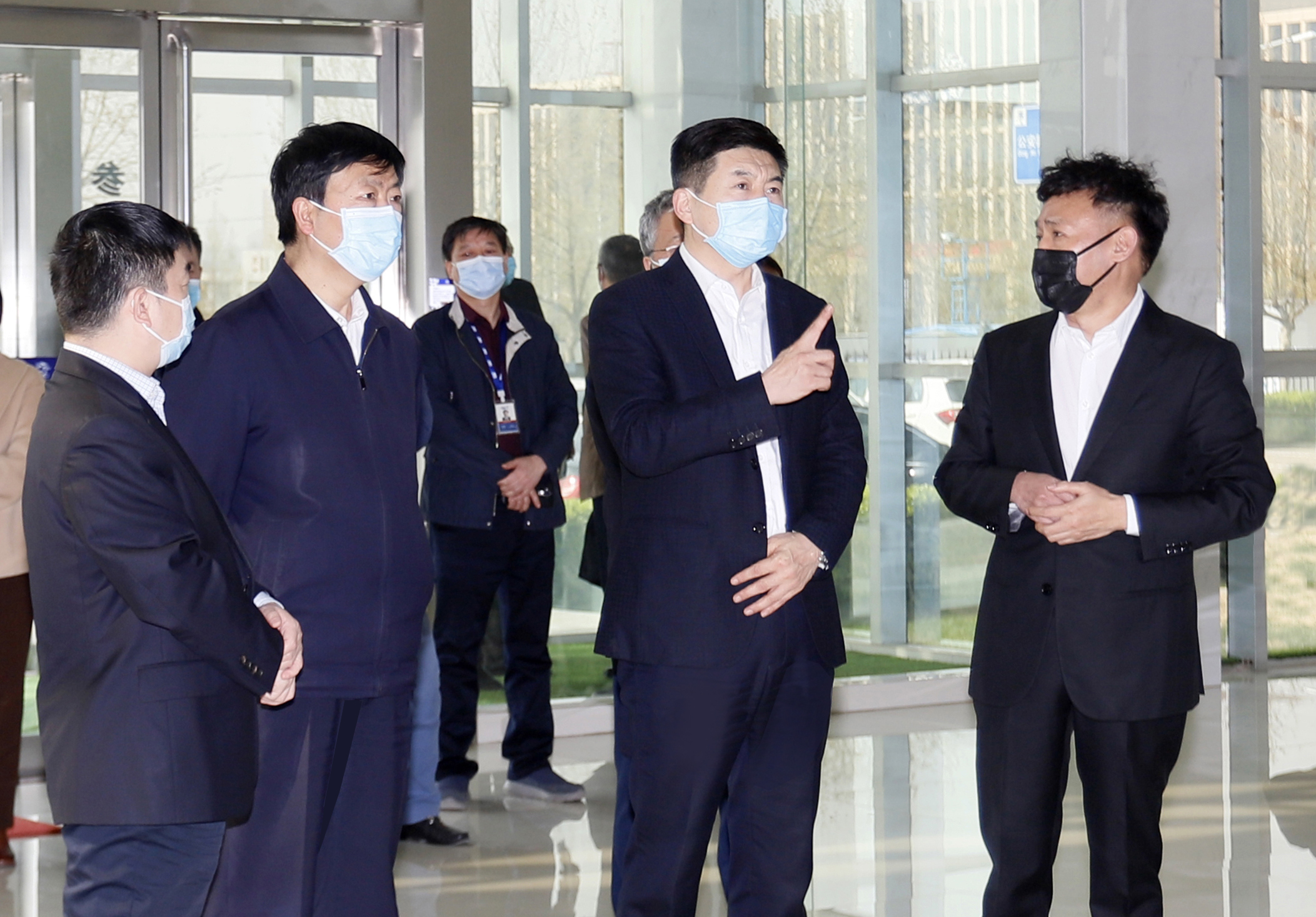 河南省委常委、副省長費東斌蒞臨 花花牛乳業(yè)集團調(diào)研