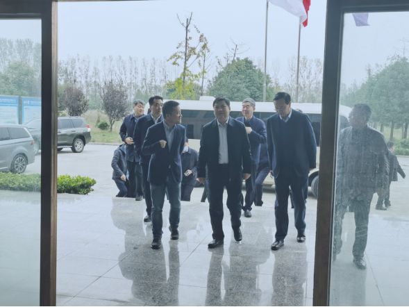 駐馬店市委書記鮑常勇一行蒞臨花花牛平輿瑞亞和新蔡瑞亞調(diào)研 駐馬店市委書記鮑常勇一行蒞臨花花牛平輿瑞亞和新蔡瑞亞調(diào)研