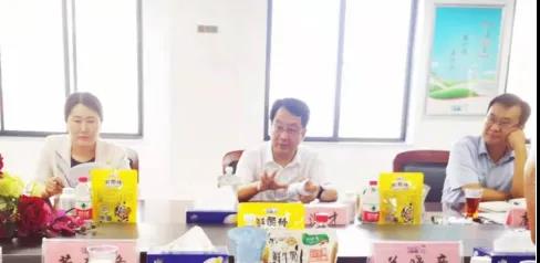 河南省高級人民法院院長胡道才一行蒞臨花花牛乳業(yè)集團(tuán)開展“萬人助萬企”活動 助力企業(yè)發(fā)展 河南省高級人民法院院長胡道才一行蒞臨花花牛乳業(yè)集團(tuán)開展“萬人助萬企”活動 助力企業(yè)發(fā)展