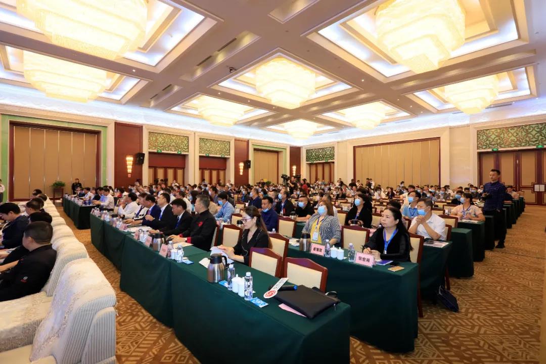 花花牛 | “2020河南食品安全與發(fā)展論壇——新常態(tài)下的高質(zhì)量發(fā)展”成功舉辦 花花牛 | “2020河南食品安全與發(fā)展論壇——新常態(tài)下的高質(zhì)量發(fā)展”成功舉辦