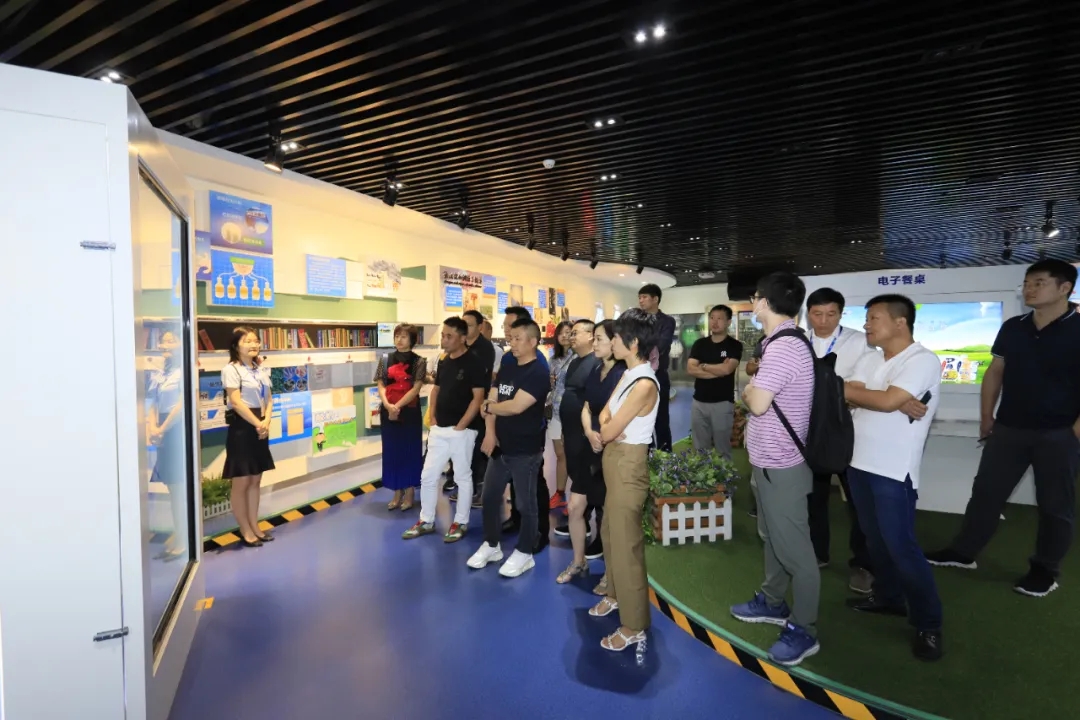 快訊 | 長江商學(xué)院智能制造學(xué)會走進花花牛乳業(yè)集團 快訊 | 長江商學(xué)院智能制造學(xué)會走進花花牛乳業(yè)集團