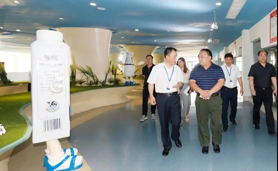 快訊 | 河南省人民政府食品安全委員會辦公室第三批食品安全示范區(qū)驗收組領(lǐng)導(dǎo)蒞臨花花牛乳業(yè)集團驗收食品安全示范區(qū)建設(shè)情況