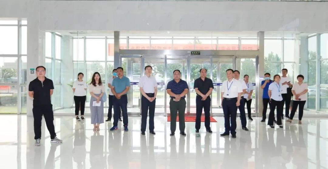 快訊 | 河南省人民政府食品安全委員會辦公室第三批食品安全示范區(qū)驗收組領(lǐng)導(dǎo)蒞臨花花牛乳業(yè)集團驗收食品安全示范區(qū)建設(shè)情況