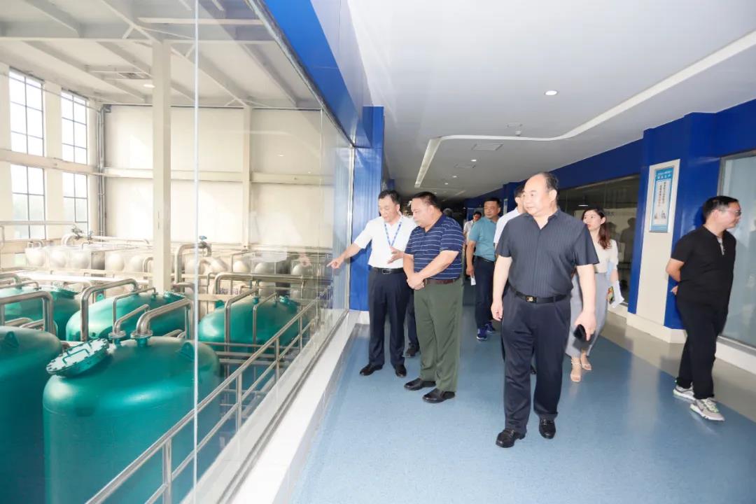 快訊 | 河南省人民政府食品安全委員會辦公室第三批食品安全示范區(qū)驗收組領(lǐng)導(dǎo)蒞臨花花牛乳業(yè)集團驗收食品安全示范區(qū)建設(shè)情況