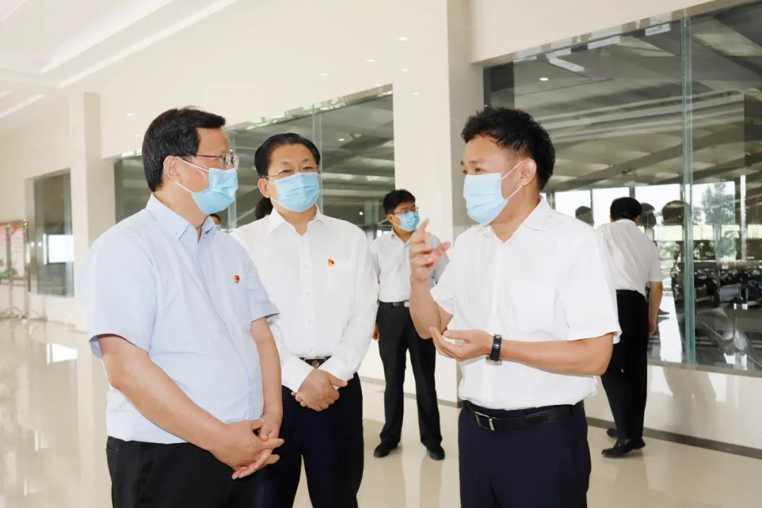 快訊 | 河南省委常委、省紀(jì)委書記、省監(jiān)委主任任正曉蒞臨花花牛乳業(yè)集團(tuán)新蔡瑞亞牧場調(diào)研