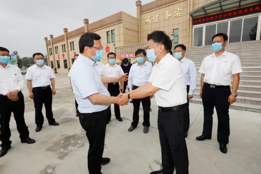 快訊 | 河南省委常委、省紀(jì)委書記、省監(jiān)委主任任正曉蒞臨花花牛乳業(yè)集團(tuán)新蔡瑞亞牧場調(diào)研