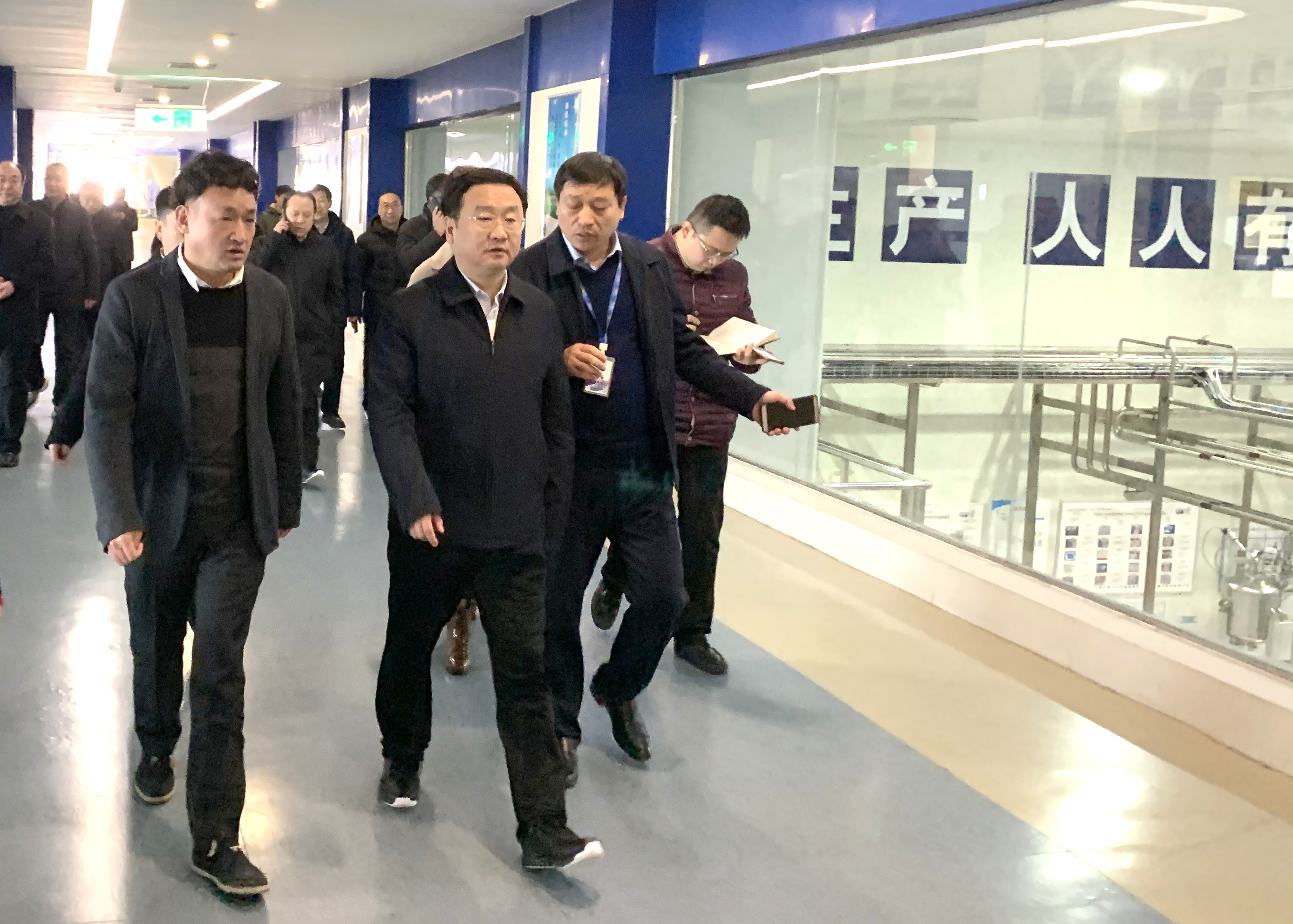 鄭州市委副書記、市長王新偉蒞臨花花牛乳業(yè)集團調(diào)研