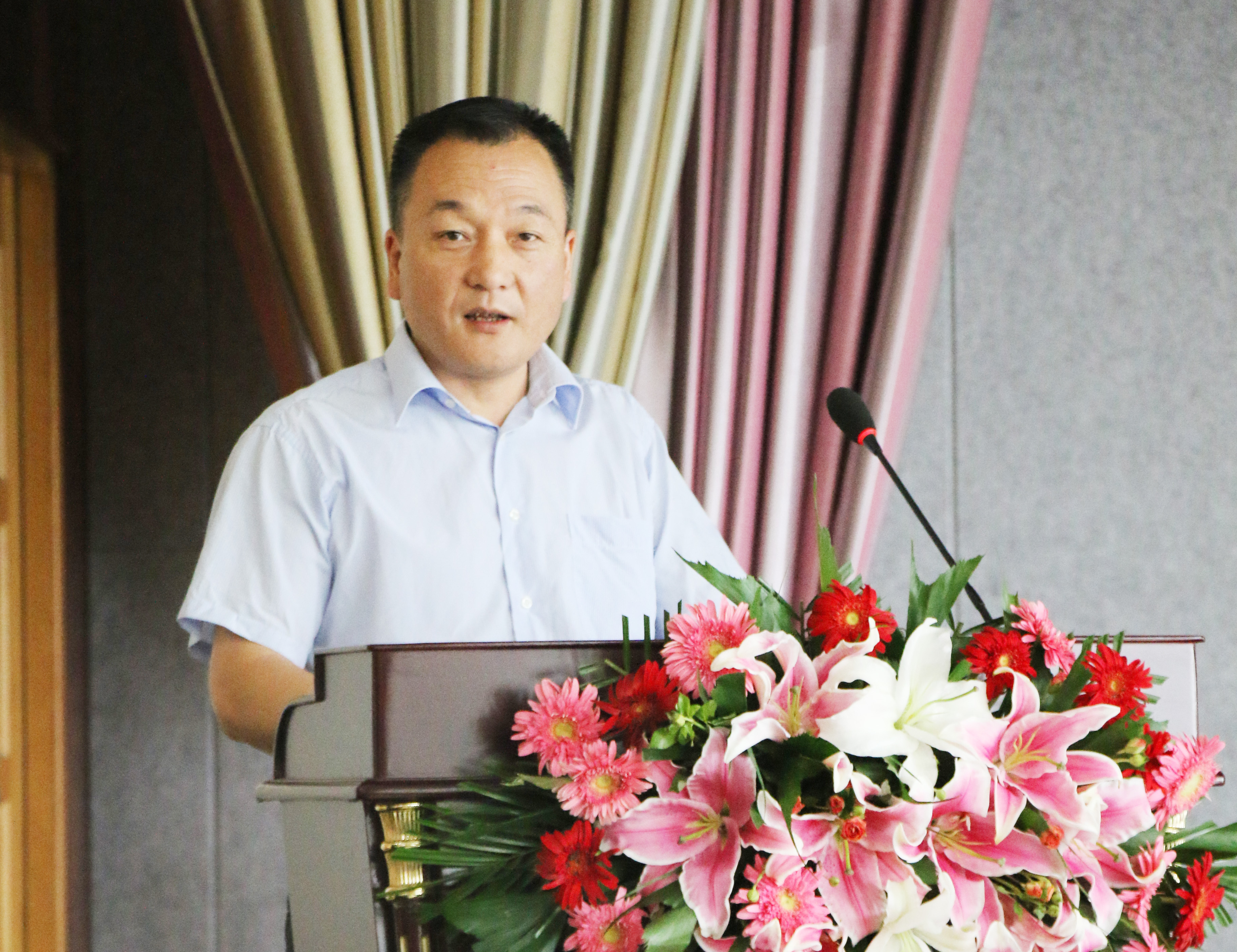 揚帆再起航 | 花花牛乳業(yè)集團養(yǎng)殖、飼料事業(yè)部2019上半年總結(jié)表彰暨下半年工作部署大會隆重召開