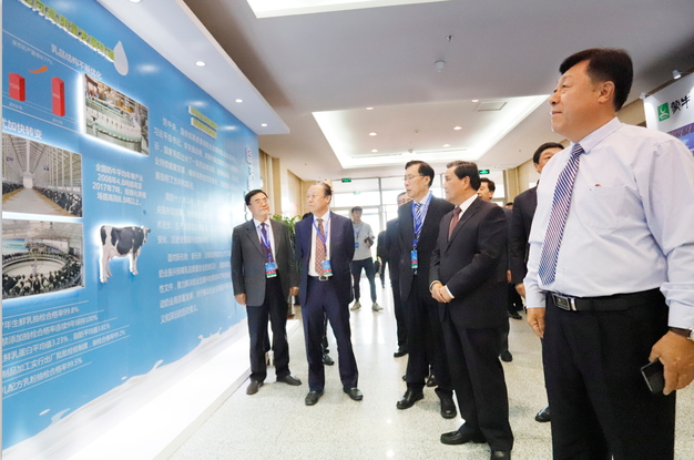 花花牛亮相中國(guó)奶業(yè)20強(qiáng)呼倫貝爾峰會(huì)，共話(huà)中國(guó)奶業(yè)振興！