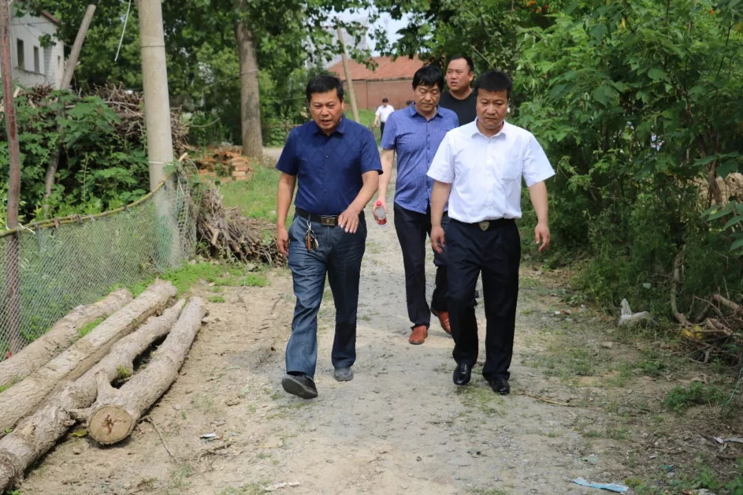 花花牛乳業(yè)集團走訪慰問貧困戶 結對幫扶暖人心 花花牛乳業(yè)集團走訪慰問貧困戶 結對幫扶暖人心