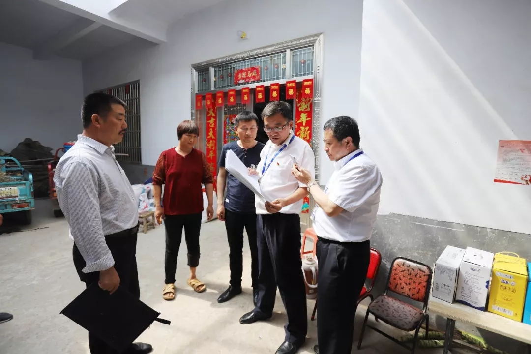 花花牛乳業(yè)集團走訪慰問貧困戶 結對幫扶暖人心 花花牛乳業(yè)集團走訪慰問貧困戶 結對幫扶暖人心