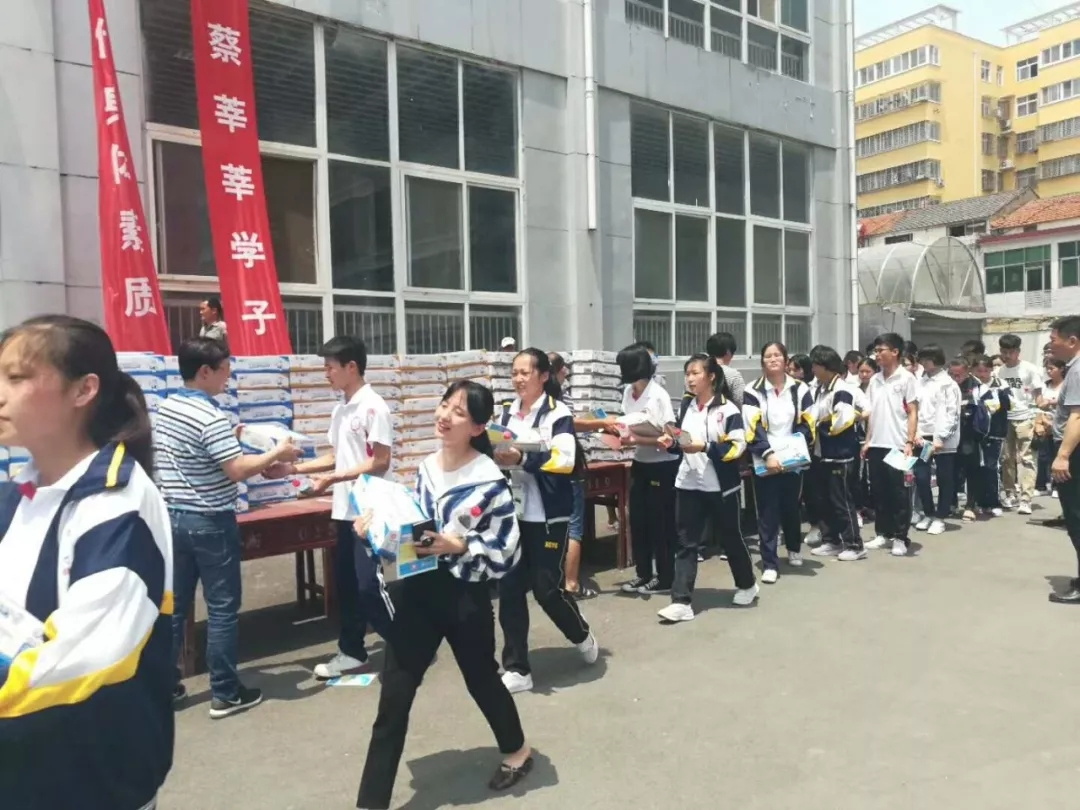 花花牛|捐助教育100萬元！做公益，我們是認真的！