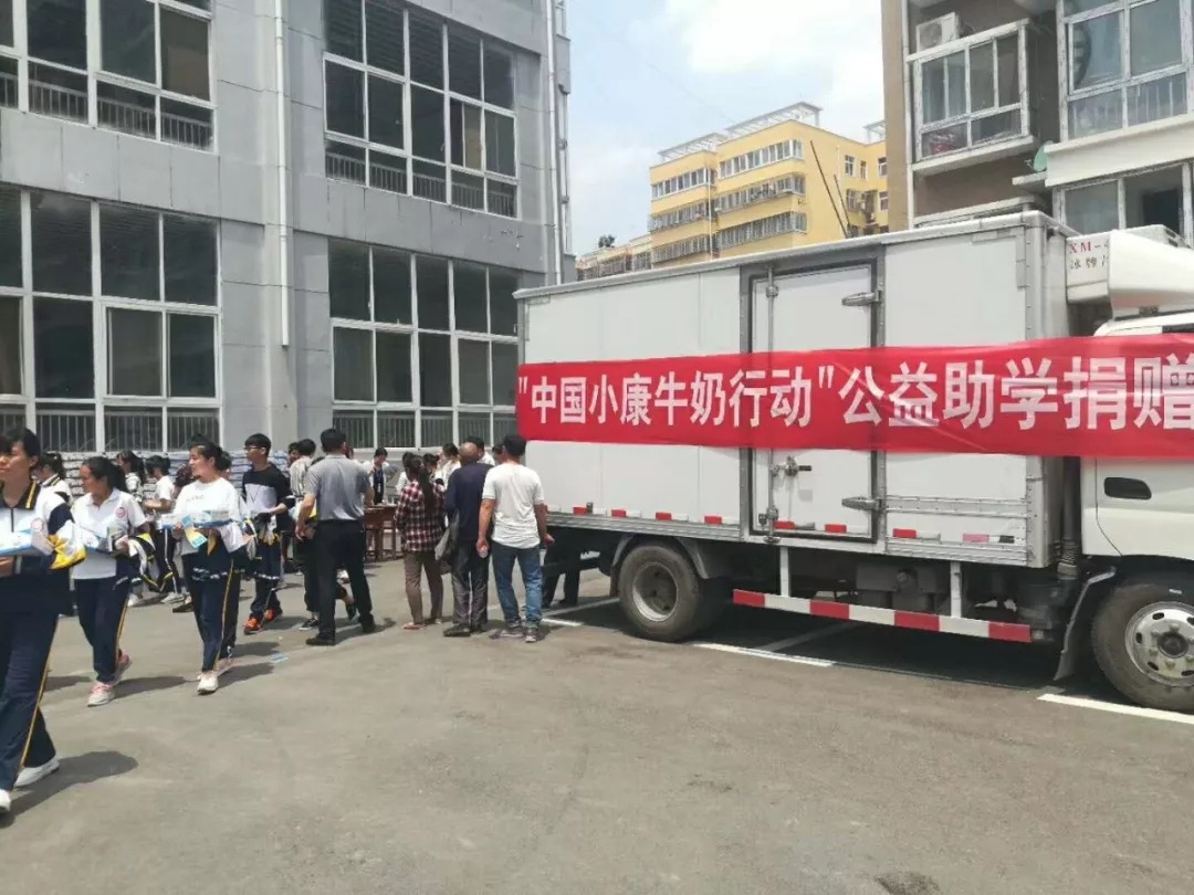 花花牛|捐助教育100萬元！做公益，我們是認真的！