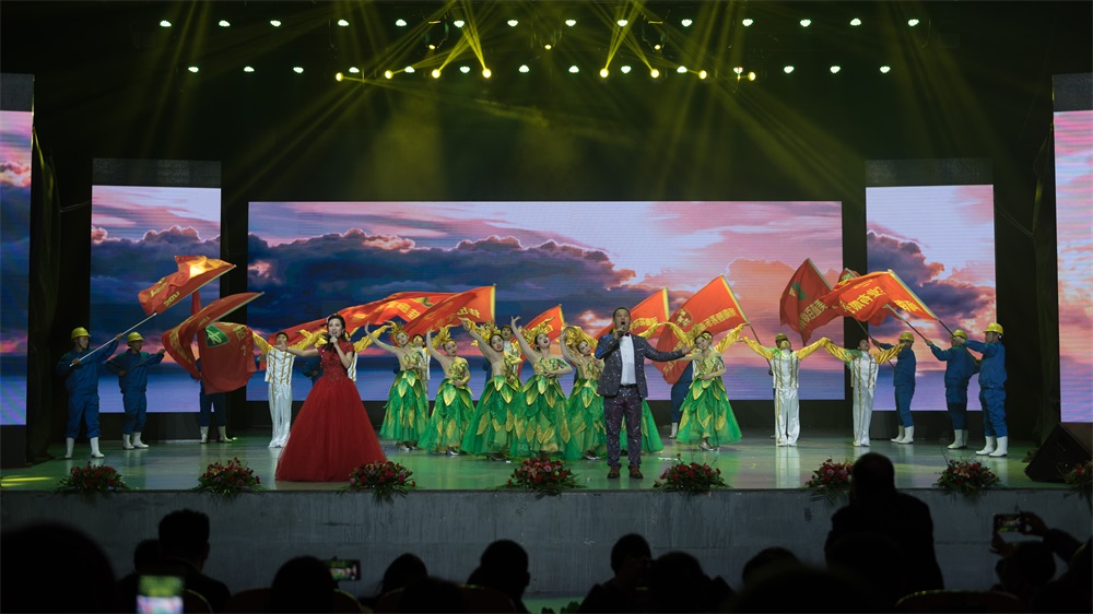 “不忘初心、聚力前行” 花花牛集團2018迎新春聯(lián)歡會隆重舉行