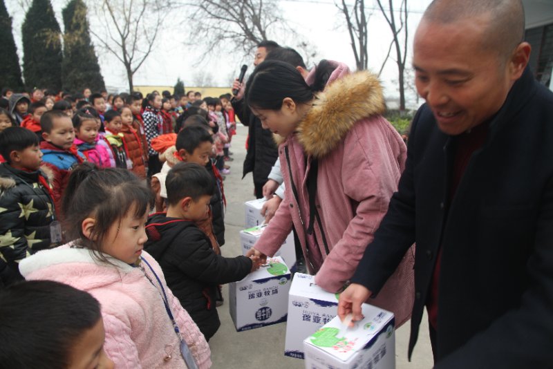 花花牛精準(zhǔn)扶貧暖冬公益行走進(jìn)登封市劉家溝 花花牛精準(zhǔn)扶貧暖冬公益行走進(jìn)登封市劉家溝