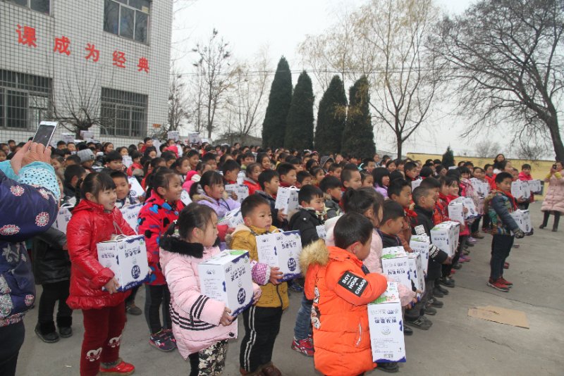 花花牛精準(zhǔn)扶貧暖冬公益行走進(jìn)登封市劉家溝 花花牛精準(zhǔn)扶貧暖冬公益行走進(jìn)登封市劉家溝