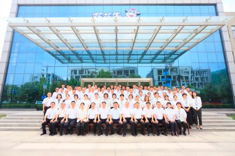 中國(guó)共產(chǎn)黨河南花花牛乳業(yè)集團(tuán)股份有限公司第二屆委員會(huì)第二次黨員大會(huì)勝利召開