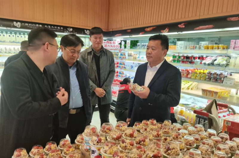 走訪調(diào)研拓市場(chǎng) 凝心聚力謀發(fā)展--花花牛乳業(yè)集團(tuán)黨委書記、董事長唐洪峰一行走訪銷售終端