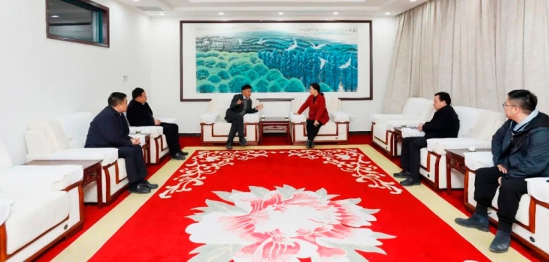 發(fā)揮產(chǎn)業(yè)優(yōu)勢(shì) 助力鄉(xiāng)村振興 | 民權(quán)縣委副書記、縣長(zhǎng)王靜嫻會(huì)見關(guān)曉彥董事長(zhǎng)一行