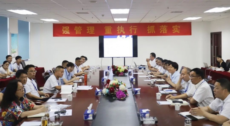 勇?lián)姑な卣齽?chuàng)新｜花花牛乳業(yè)集團(tuán)召開(kāi)營(yíng)銷(xiāo)、養(yǎng)殖及飼料月度經(jīng)營(yíng)工作會(huì)議