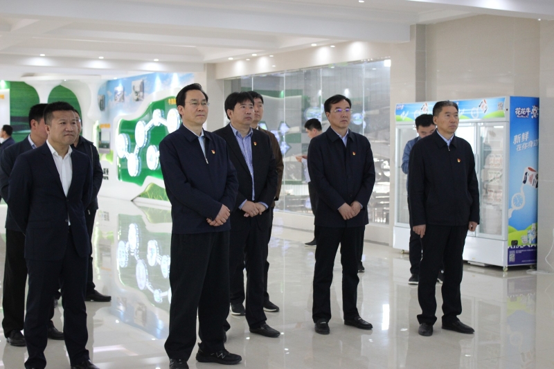 河南省委常委、組織部部長(zhǎng)孔昌生 蒞臨河南花花牛集團(tuán)魯山瑞亞牧業(yè)有限公司調(diào)研