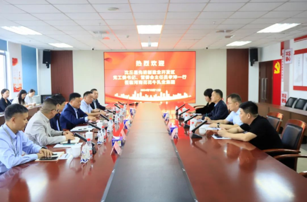 沈丘縣先進(jìn)制造業(yè)開(kāi)發(fā)區(qū)黨工委書(shū)記呂孝坤、金絲猴食品有限公司董事長(zhǎng)李旸等一行到訪河南花花牛乳業(yè)集團(tuán)